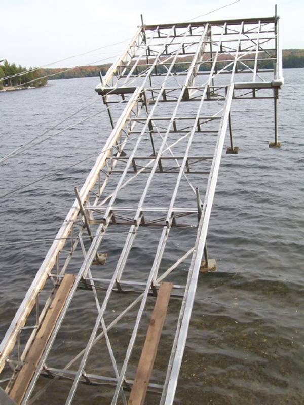 Aluminium tower lift dock above water